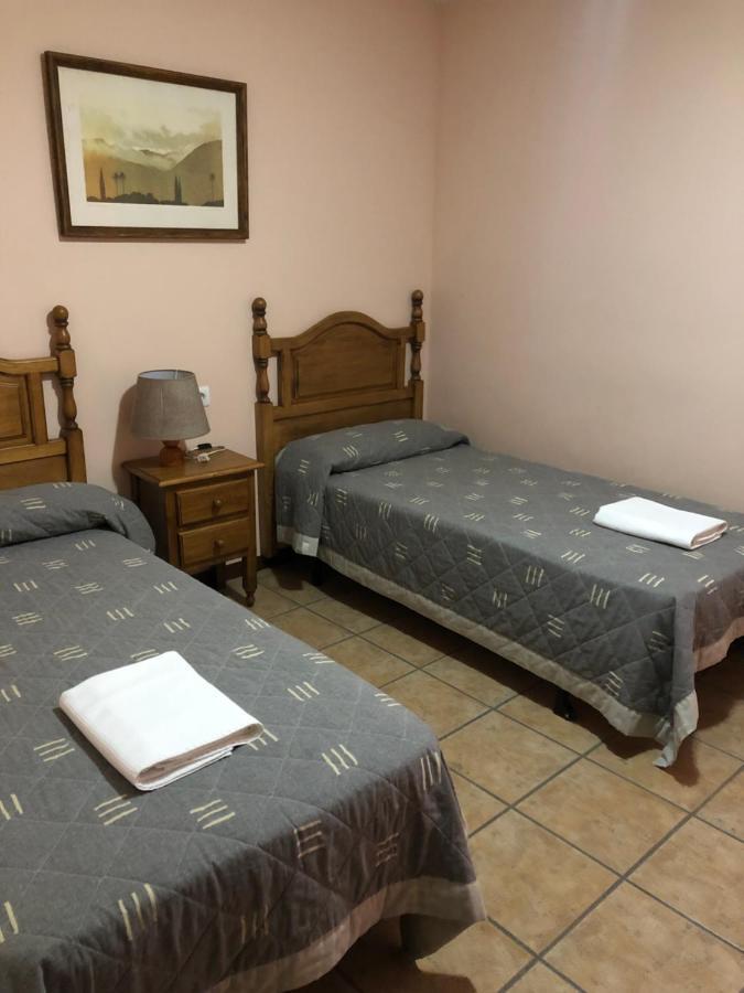 Apartamentos Turisticos San Juan De La Pena Santa Cruz de la Serós Eksteriør bilde