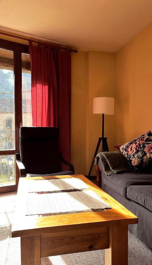 Apartamentos Turisticos San Juan De La Pena Santa Cruz de la Serós Eksteriør bilde