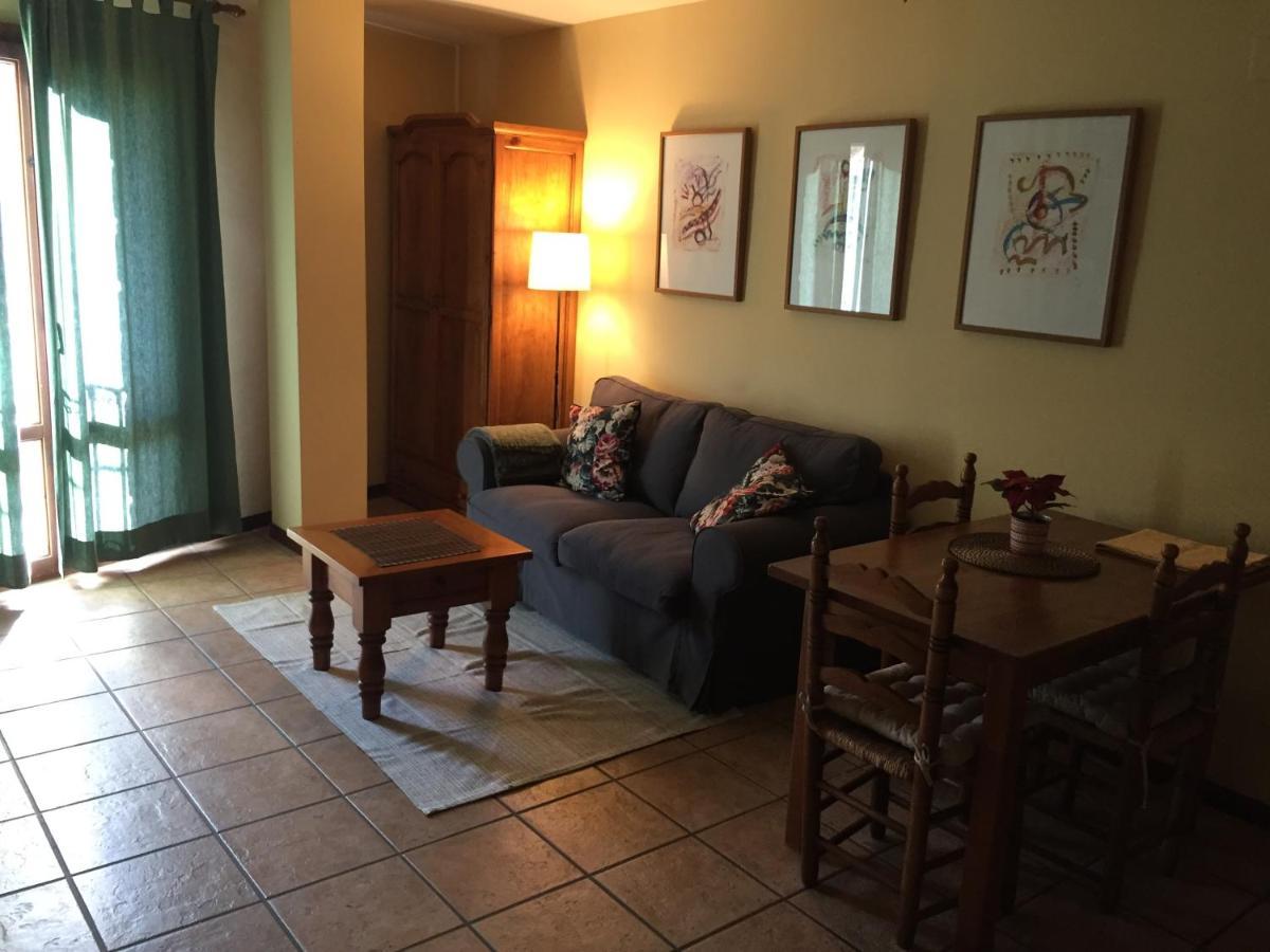 Apartamentos Turisticos San Juan De La Pena Santa Cruz de la Serós Eksteriør bilde