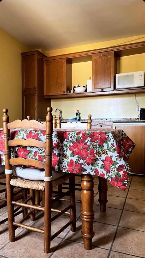 Apartamentos Turisticos San Juan De La Pena Santa Cruz de la Serós Eksteriør bilde