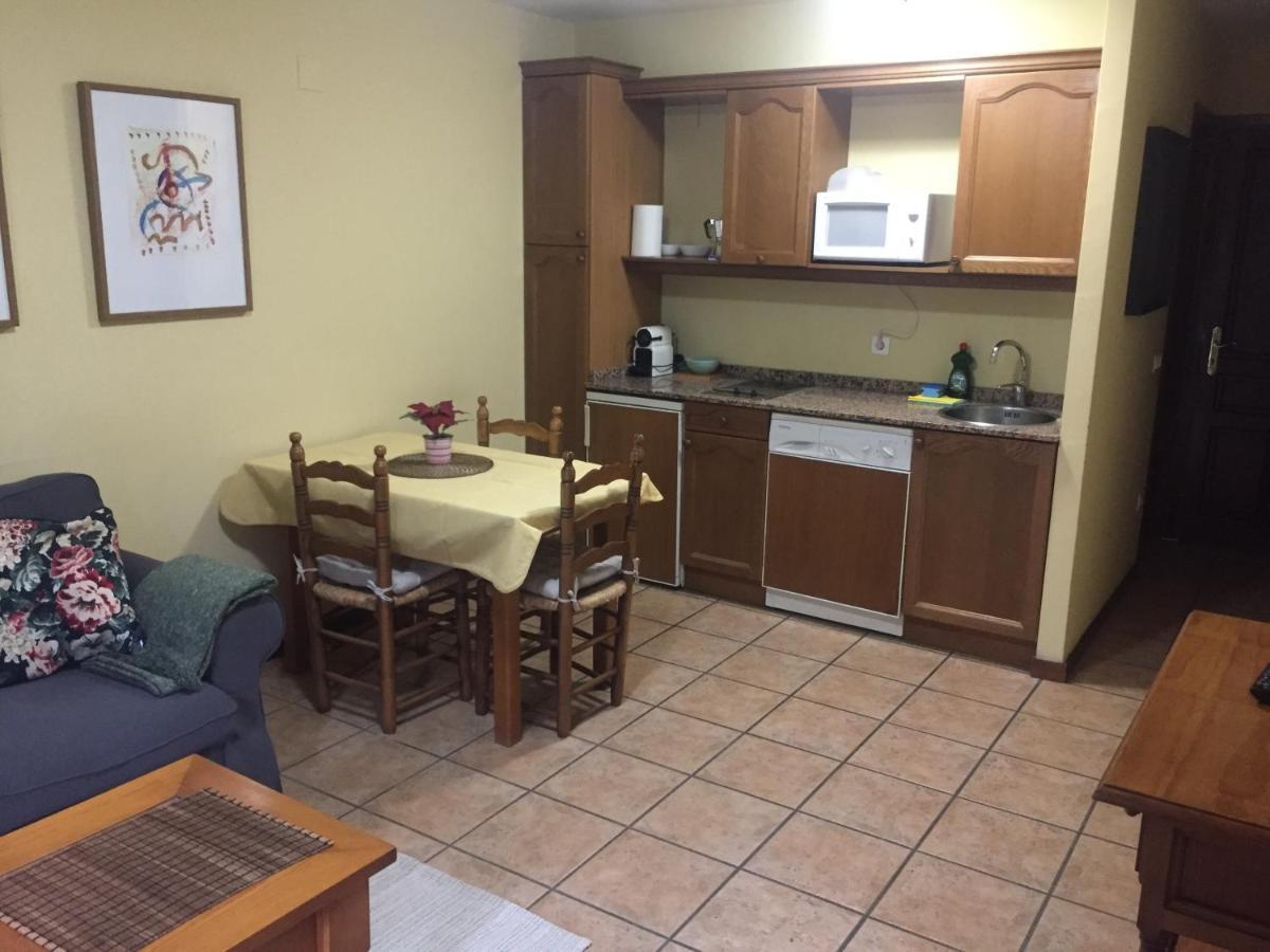 Apartamentos Turisticos San Juan De La Pena Santa Cruz de la Serós Eksteriør bilde