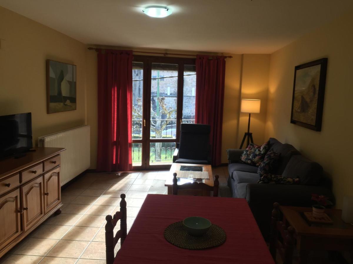 Apartamentos Turisticos San Juan De La Pena Santa Cruz de la Serós Eksteriør bilde
