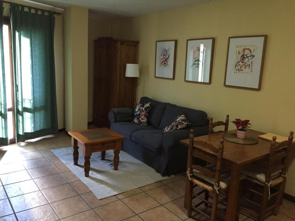 Apartamentos Turisticos San Juan De La Pena Santa Cruz de la Serós Eksteriør bilde