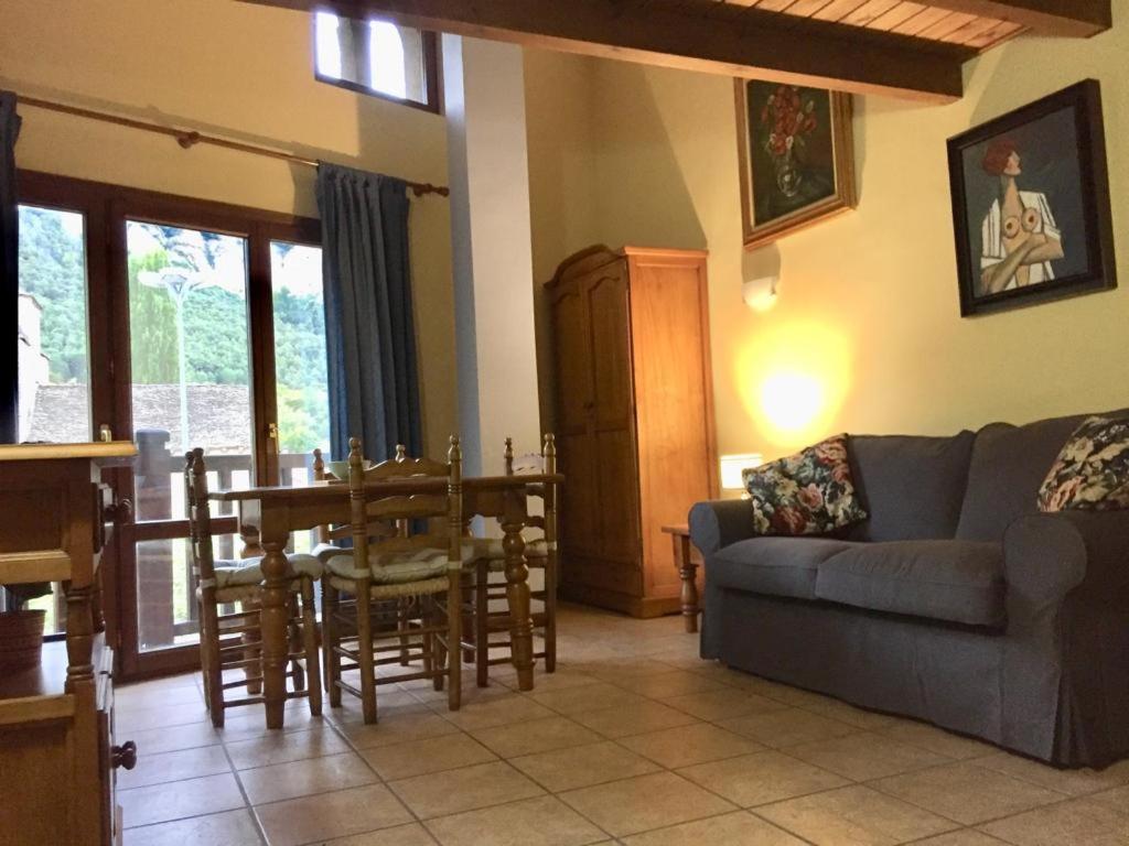 Apartamentos Turisticos San Juan De La Pena Santa Cruz de la Serós Eksteriør bilde
