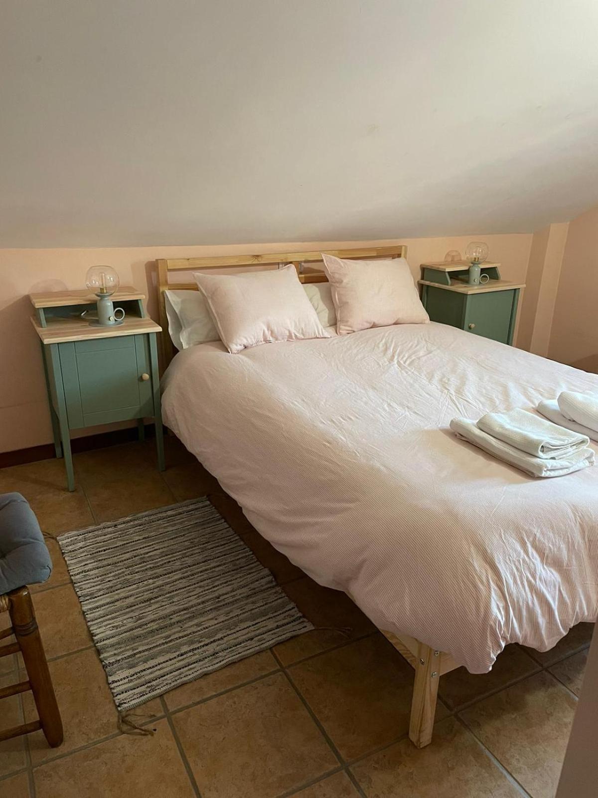 Apartamentos Turisticos San Juan De La Pena Santa Cruz de la Serós Eksteriør bilde