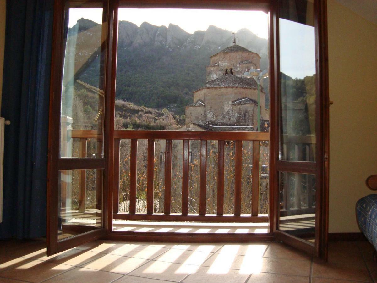 Apartamentos Turisticos San Juan De La Pena Santa Cruz de la Serós Eksteriør bilde